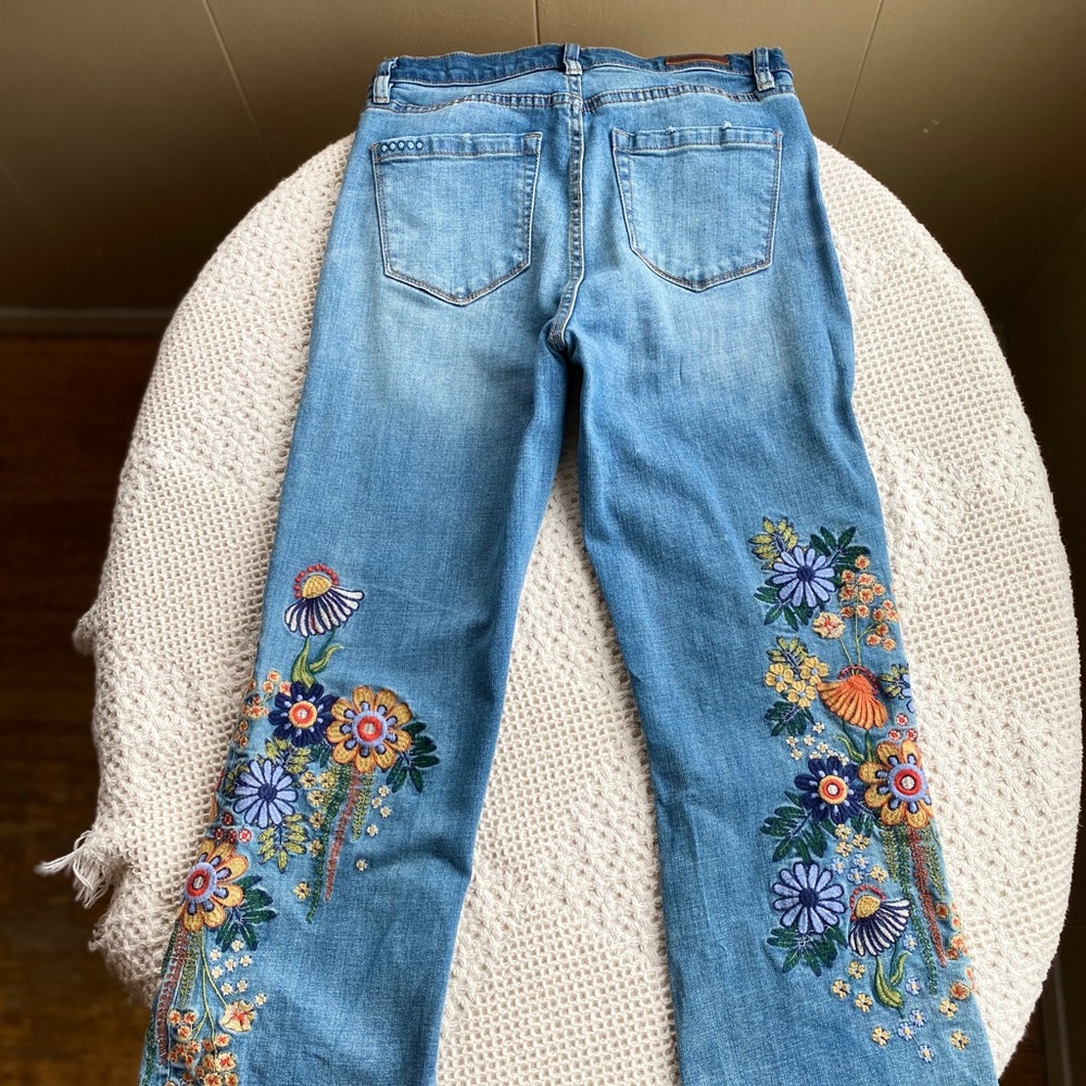 Blank NYC Boho Flower Embroidered Jeans size 28